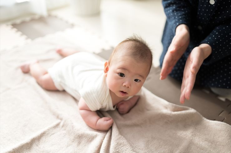 寝返り赤ちゃん